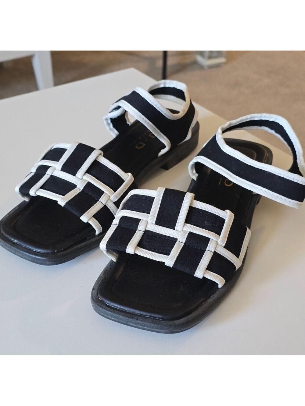 Color block canvas sandal color black and white size 8